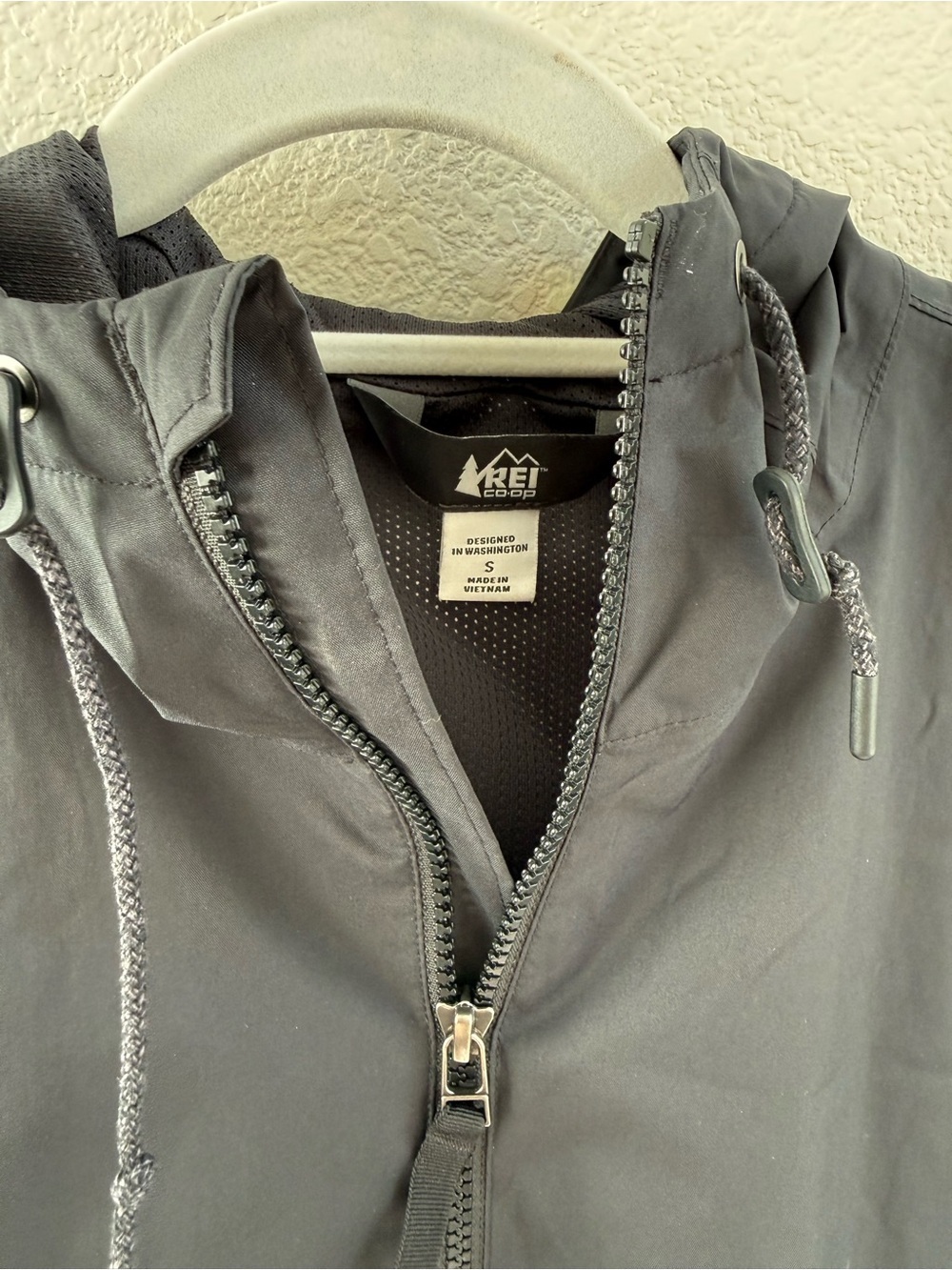 REI Co-op Women’s Rain Jacket Small Black Hooded Lightweight Shell - Picture 3 of 5